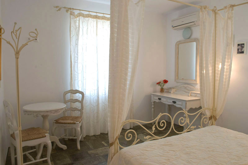 AMBELLAS MARE-PAROS
